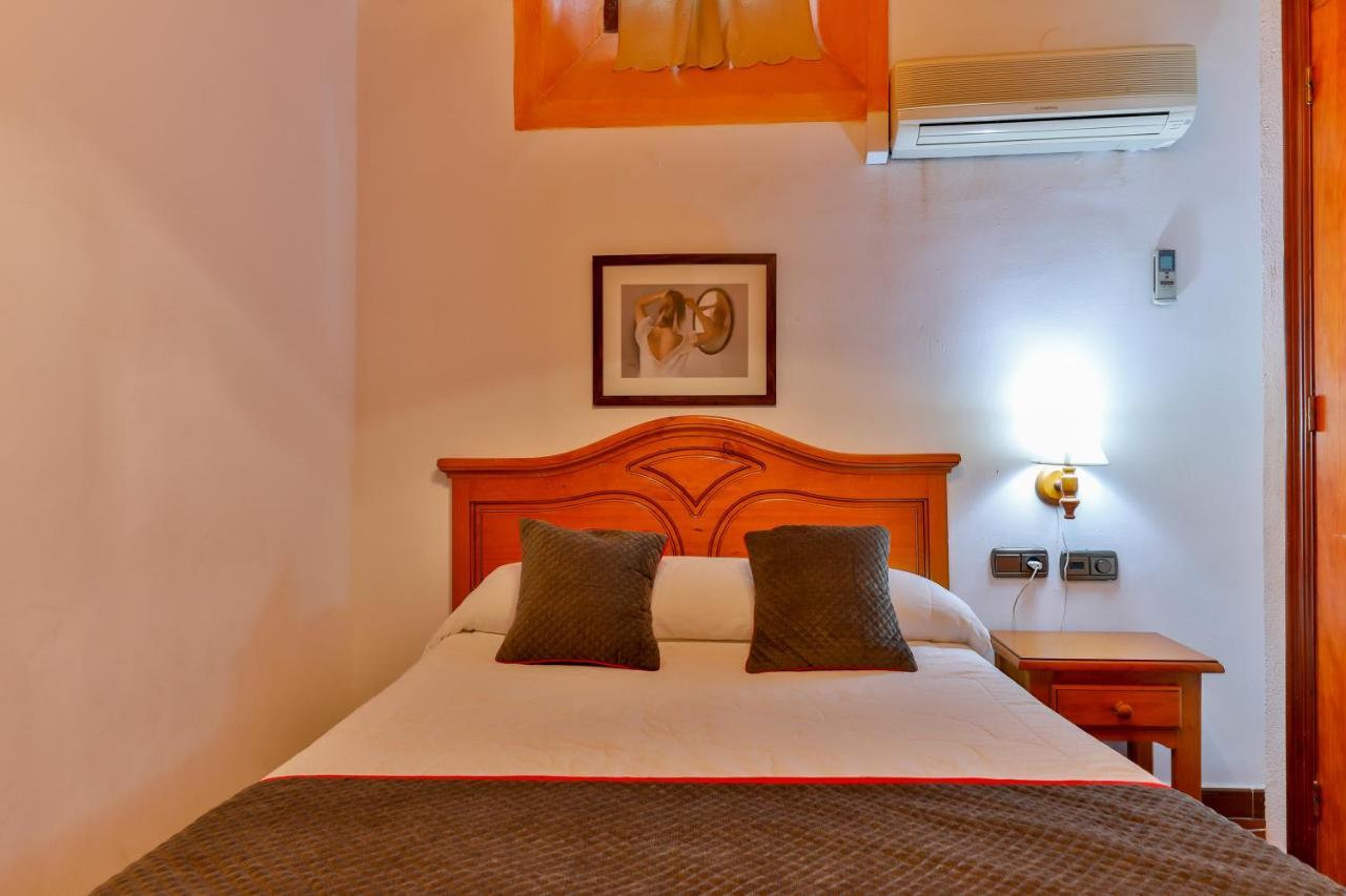 Hotel Las Palmeras By Vivere Stays Zafra Exterior photo