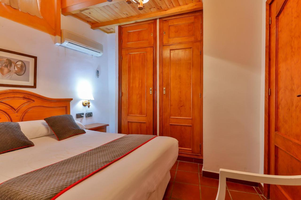 Hotel Las Palmeras By Vivere Stays Zafra Exterior photo